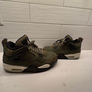 Jordan Men's Green and Black Sneakers